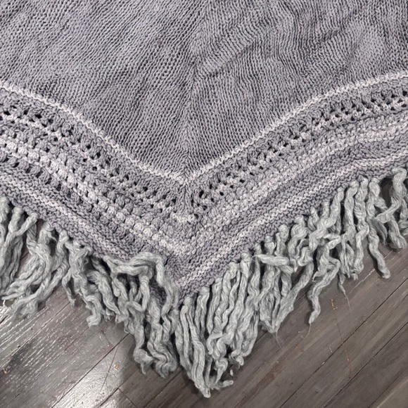 American Eagle Outfitters Gray Knit Poncho with Fringe - Picture 3 of 4